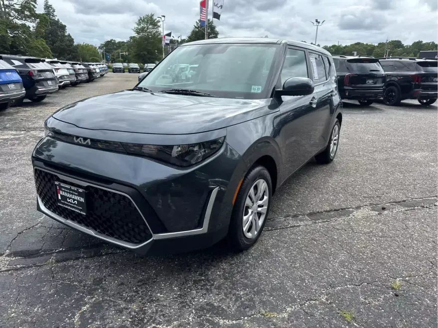 2023 Kia Soul LX photo 1