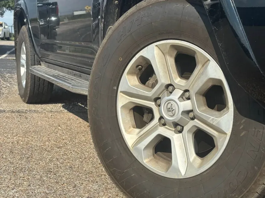 2018 Toyota 4Runner SR5 photo 1