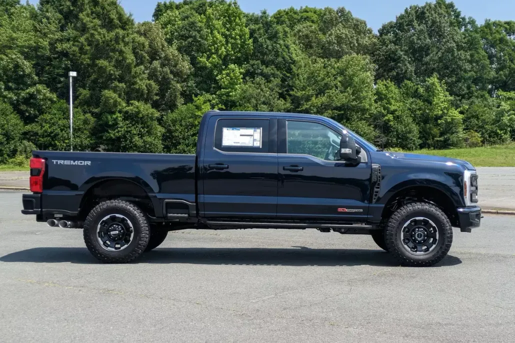 2025 Ford F-350 Lariat photo 1