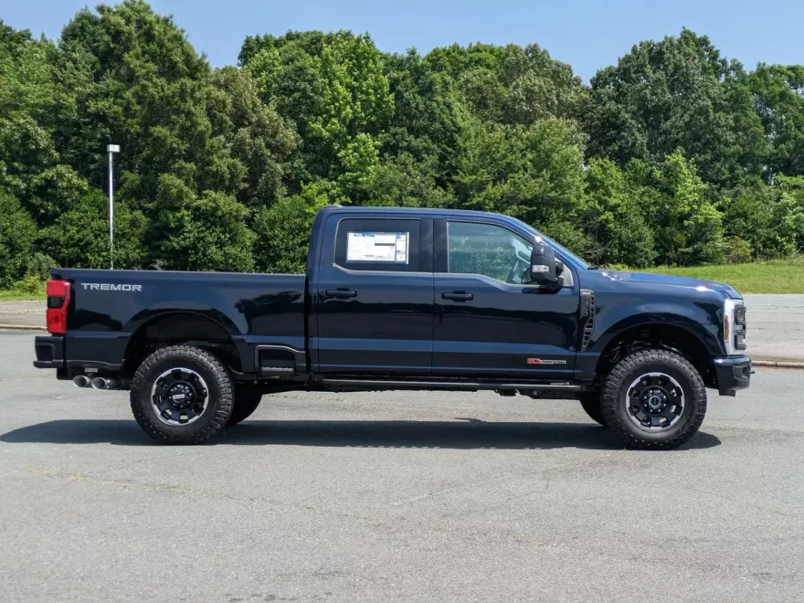 2025 Ford F-350 Lariat photo 1