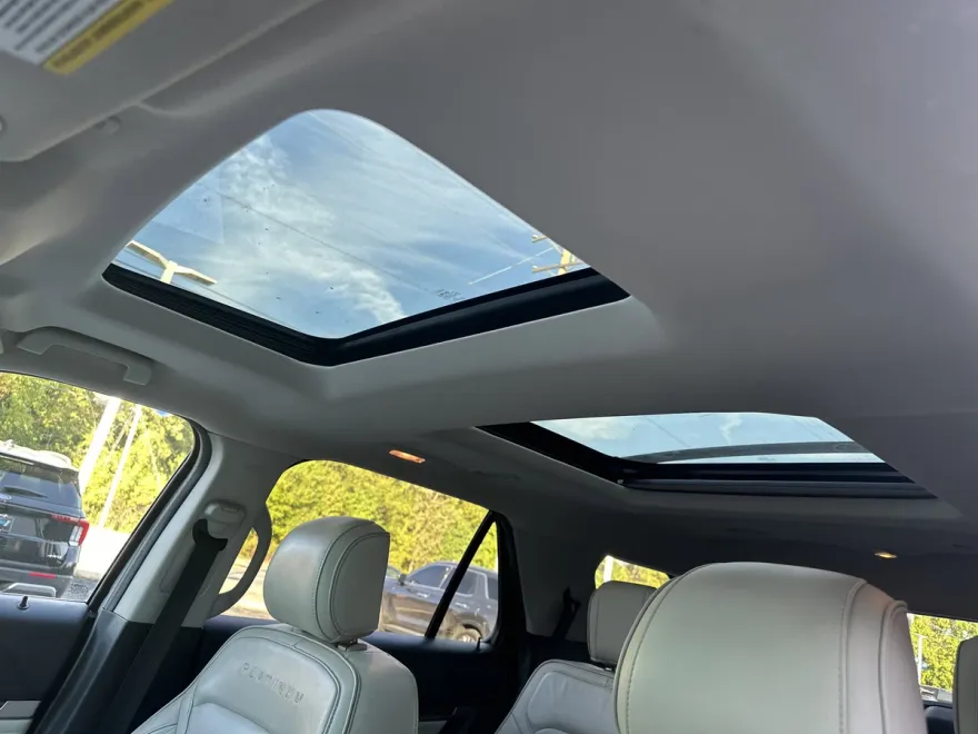 2017 Ford Explorer Platinum photo 1