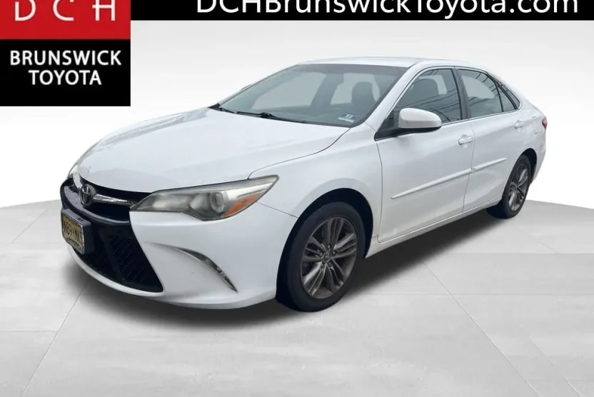2017 Toyota Camry SE photo 1