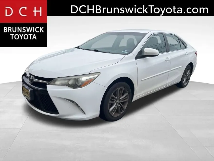 2017 Toyota Camry SE photo 1
