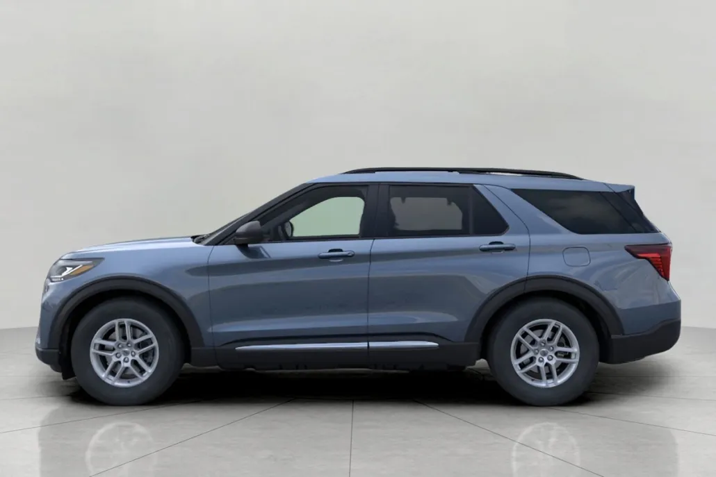 2025 Ford Explorer photo 1