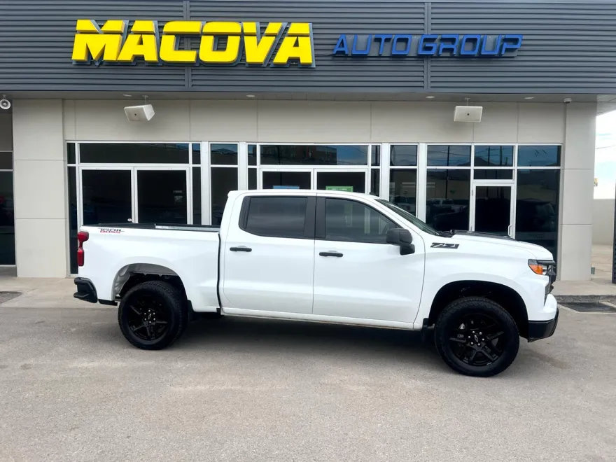 2024 Chevrolet Silverado 1500 Custom Trail Boss photo 1
