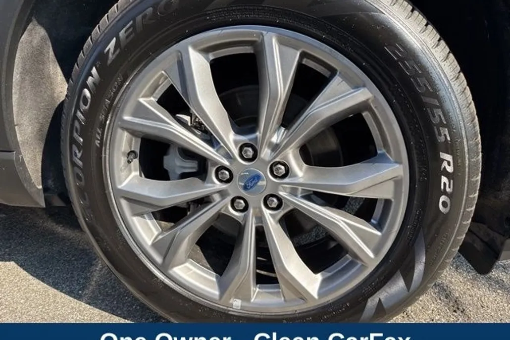2023 Ford Explorer ST-Line photo 1