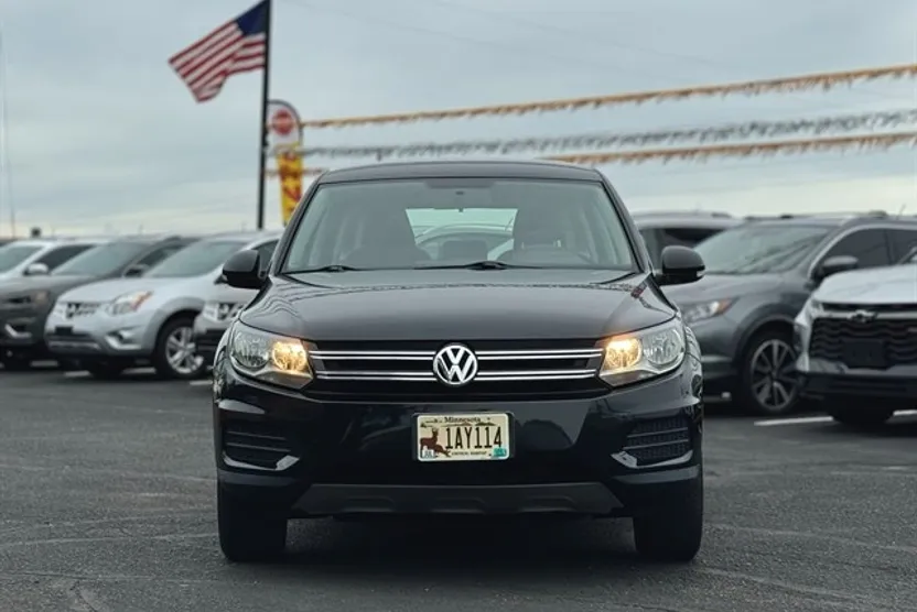 2012 Volkswagen Tiguan S photo 1