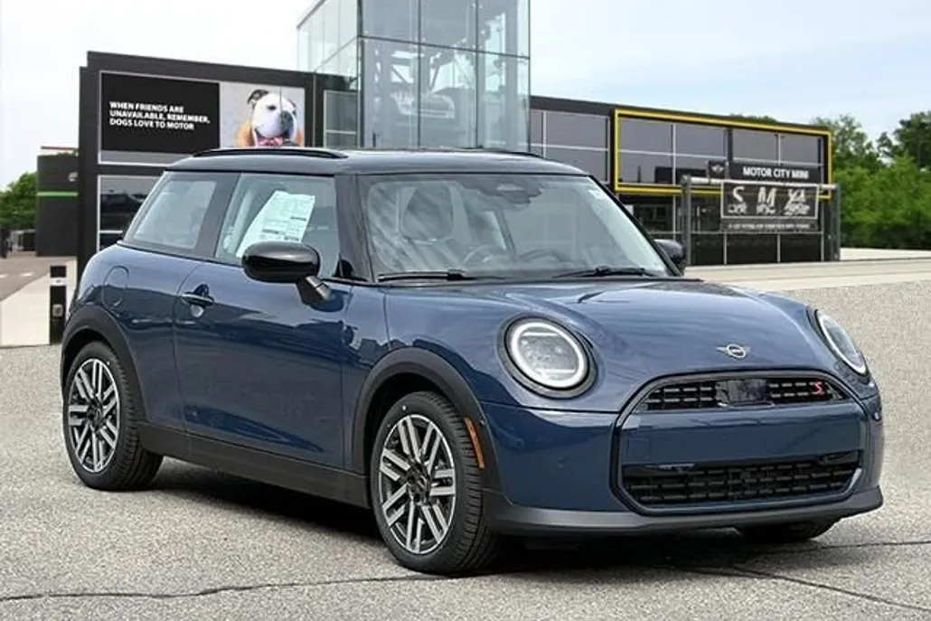 2025 Mini Cooper 2 Door Hardtop Signature photo 1