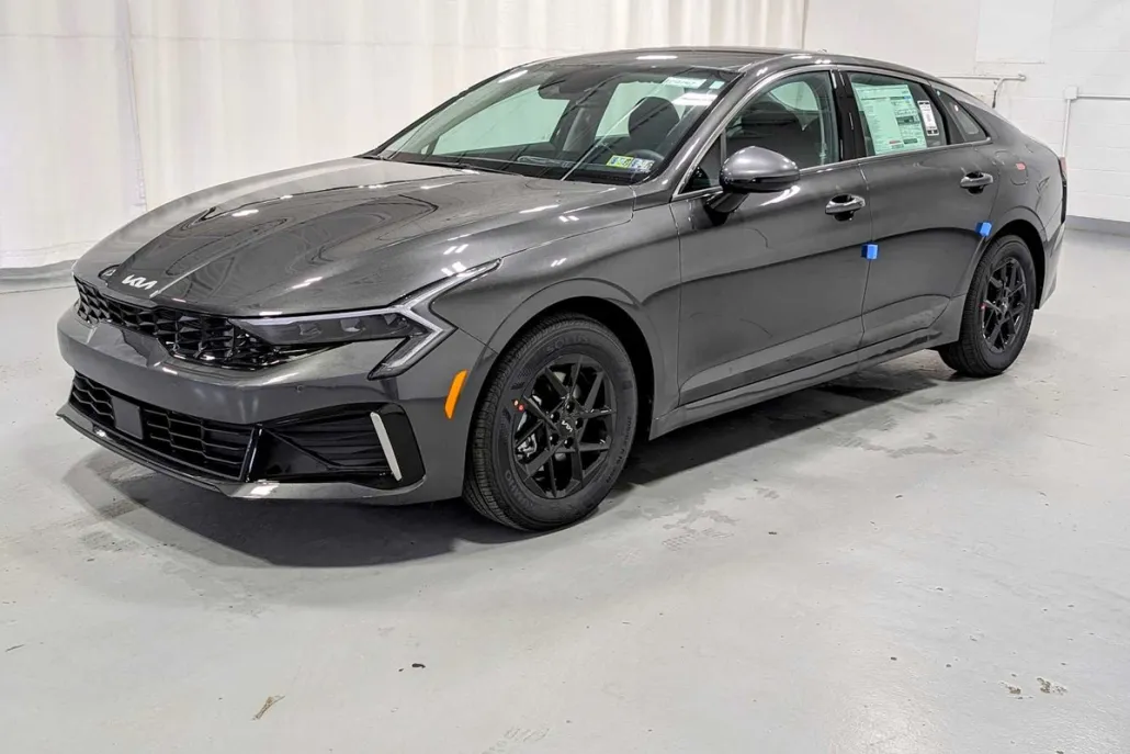 2025 Kia K5 LXS photo 1