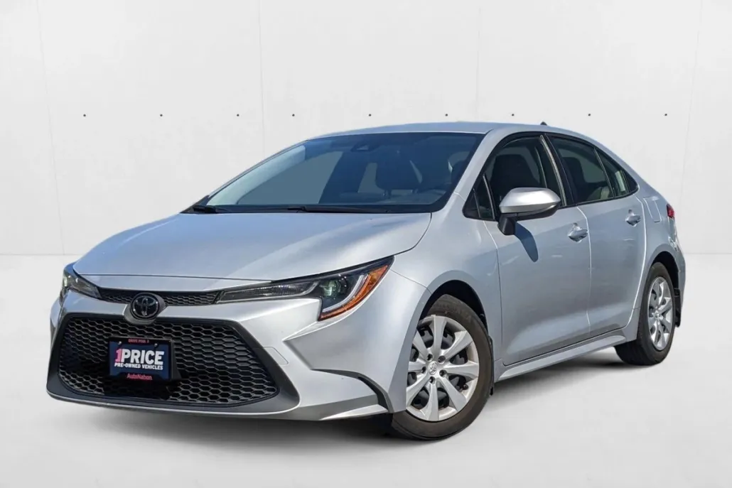 2022 Toyota Corolla LE photo 1