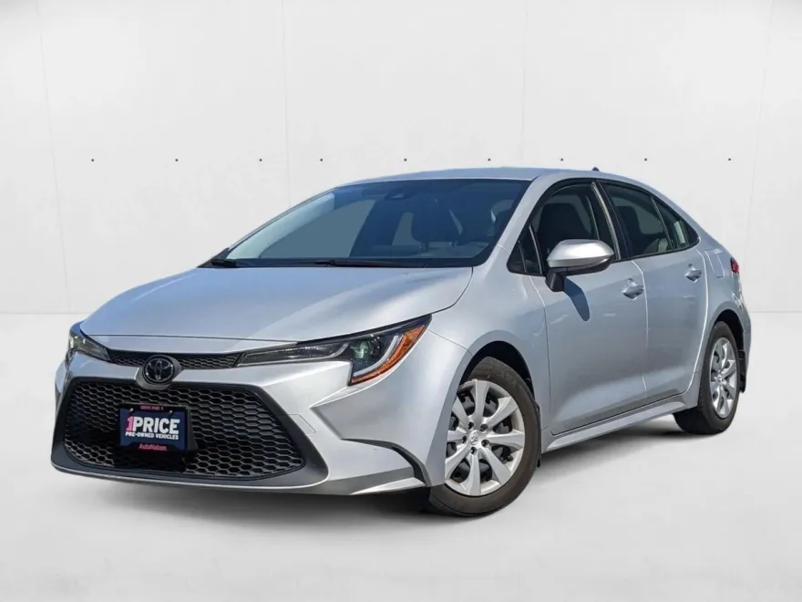 2022 Toyota Corolla LE photo 1