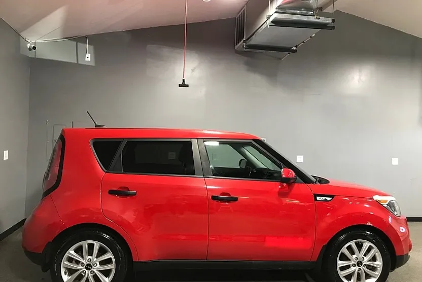 2017 Kia Soul Plus photo 1