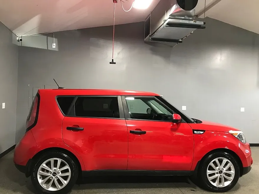 2017 Kia Soul Plus photo 1