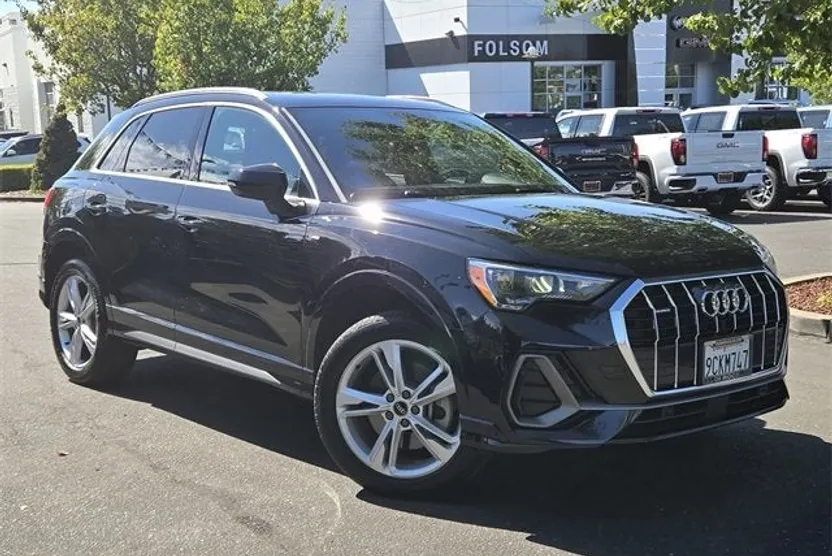 2022 Audi Q3 45 TFSI S line Premium photo 1