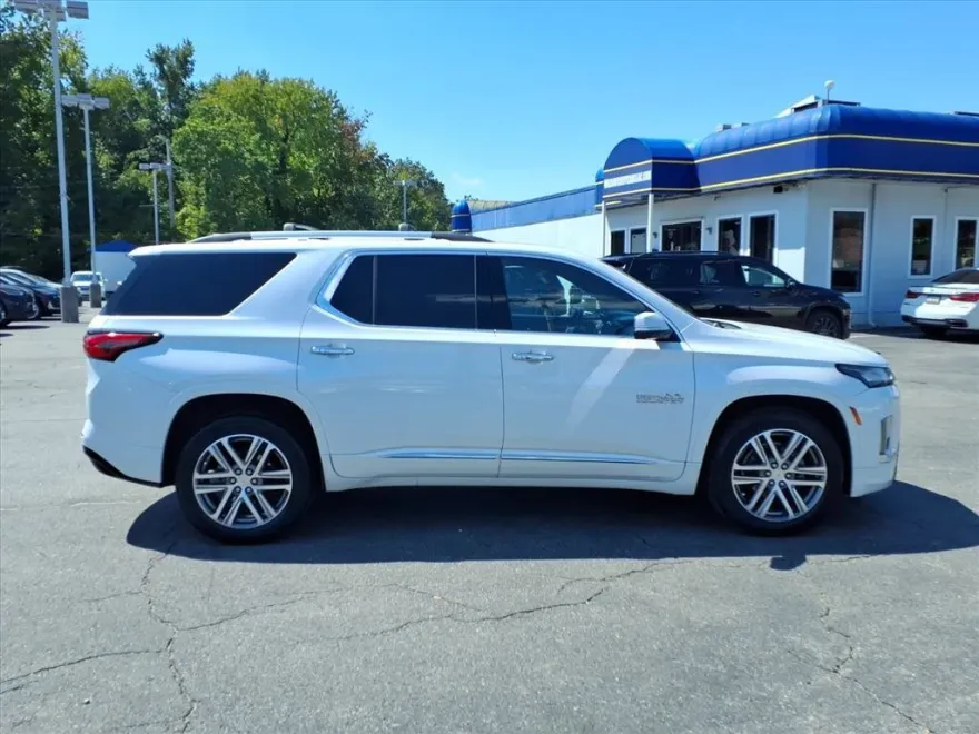 2023 Chevrolet Traverse High Country photo 1