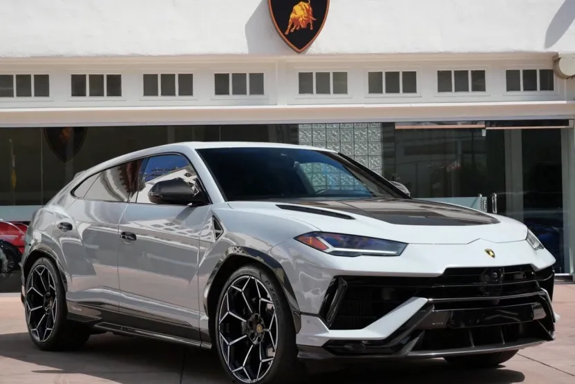 2024 Lamborghini Urus Performante photo 1