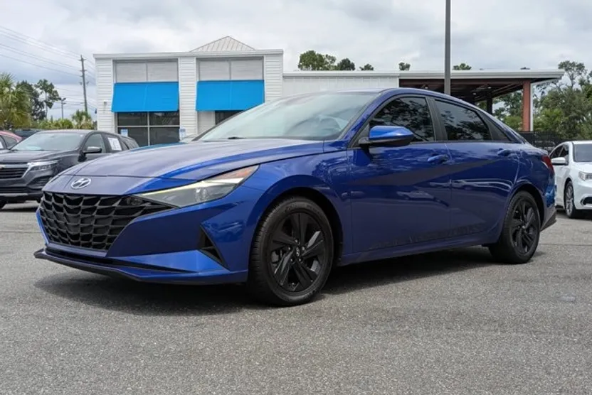 2021 Hyundai Elantra SEL photo 1