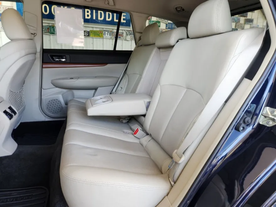2013 Subaru Outback 3.6R Limited photo 1