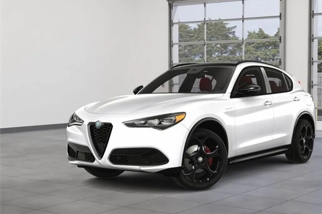 2025 Alfa Romeo Stelvio Sprint photo 1