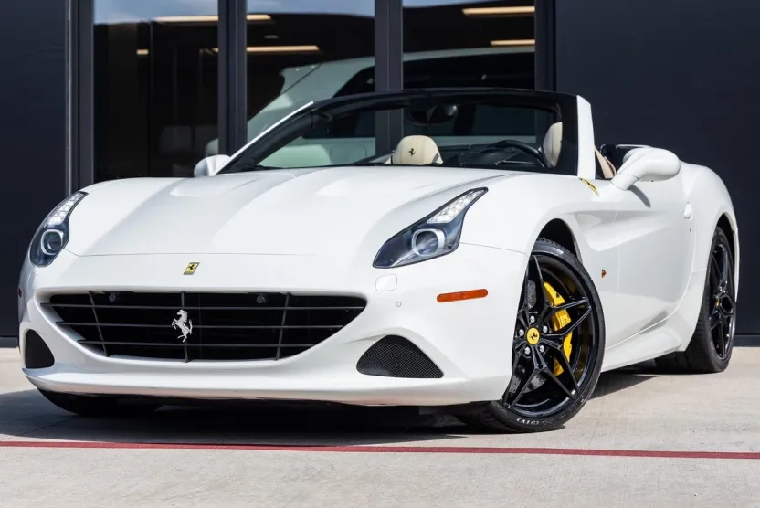 2015 Ferrari California T photo 1