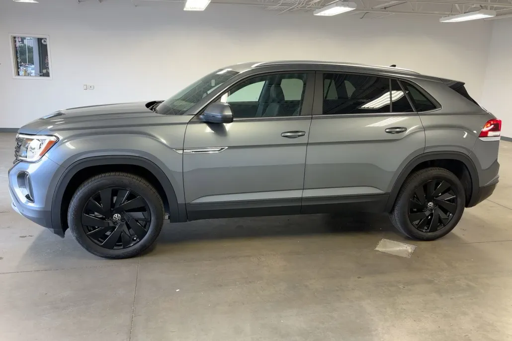 2025 Volkswagen Atlas Cross Sport SE Technology photo 1