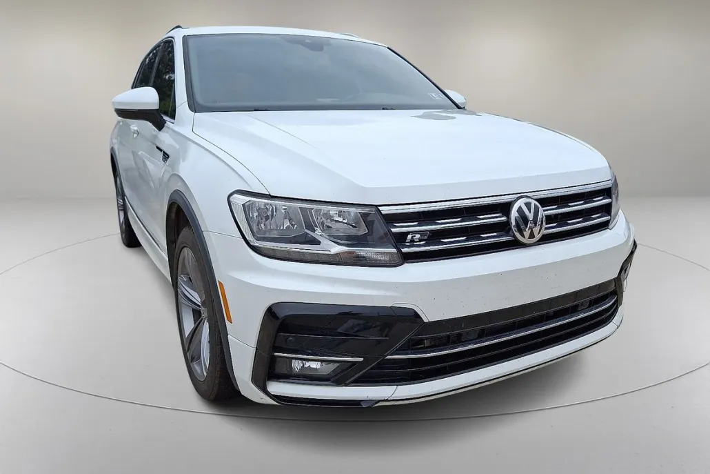 2019 Volkswagen Tiguan SEL R-Line photo 1