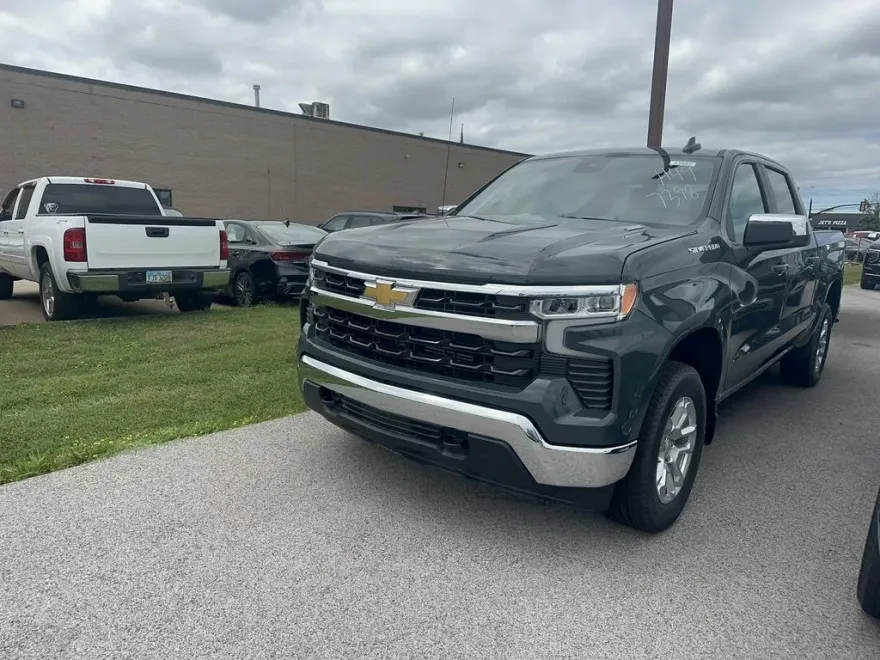 2026 Chevrolet Silverado 1500 LT photo 1