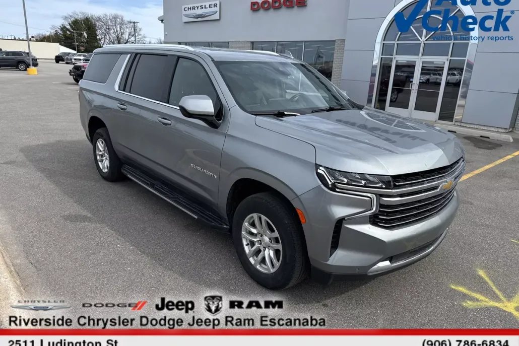 2023 Chevrolet Suburban LT photo 1