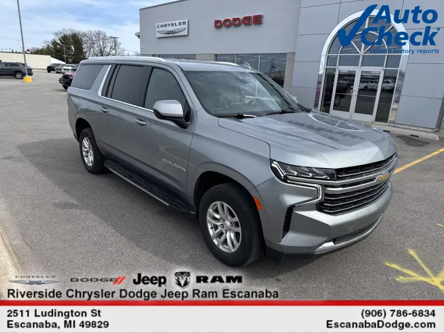 2023 Chevrolet Suburban LT photo 1