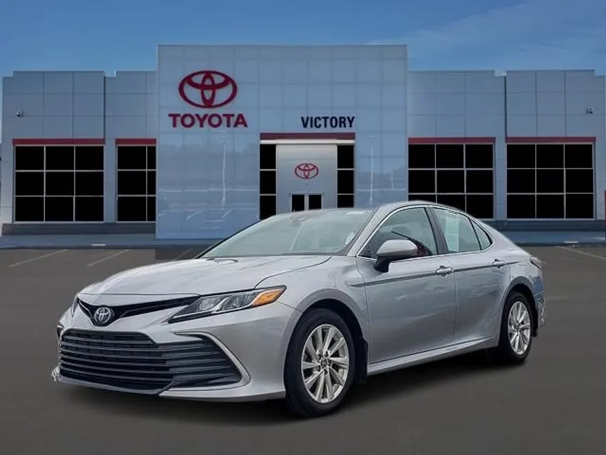 2023 Toyota Camry LE photo 1
