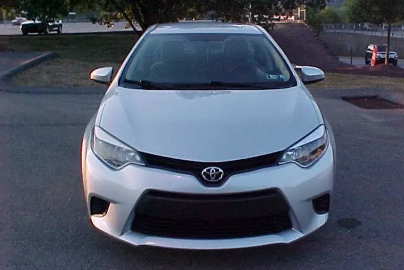 2014 Toyota Corolla LE photo 1