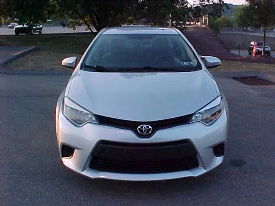 2014 Toyota Corolla LE photo 1