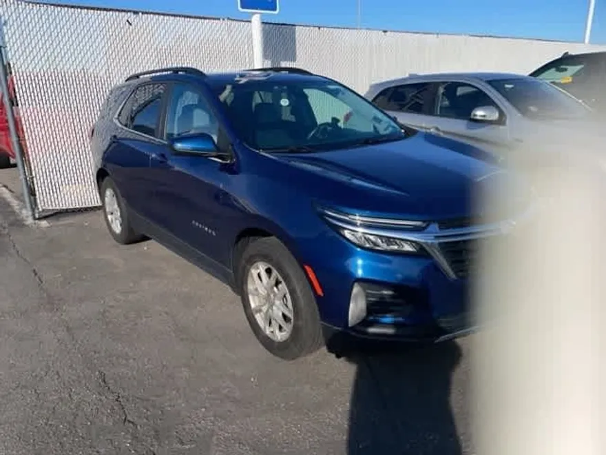 2022 Chevrolet Equinox LT photo 1