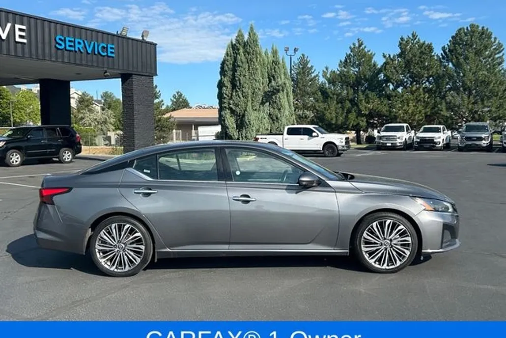 2023 Nissan Altima 2.5 SL photo 1