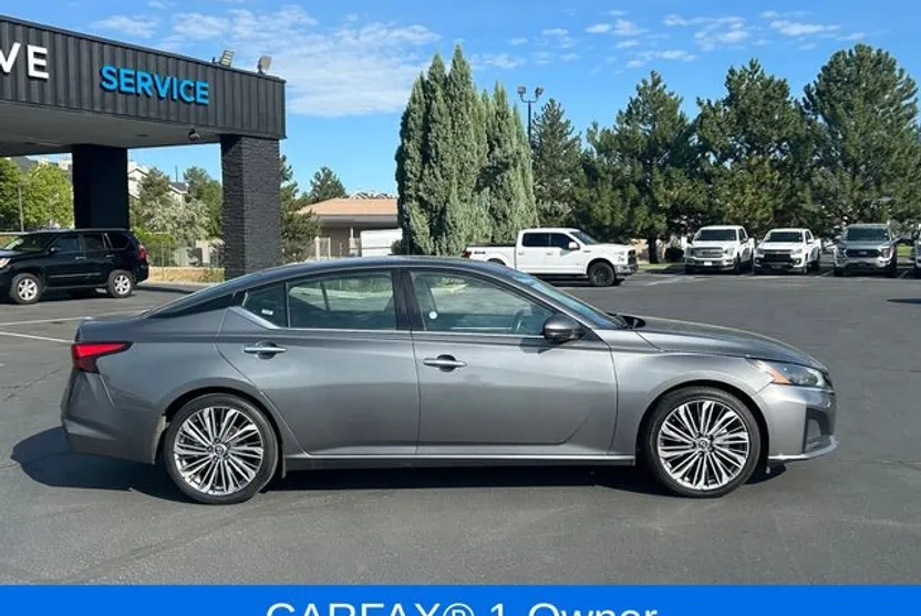 2023 Nissan Altima 2.5 SL photo 1