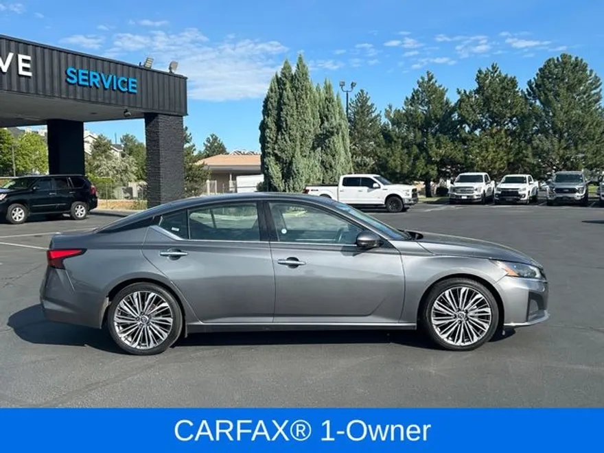 2023 Nissan Altima 2.5 SL photo 1
