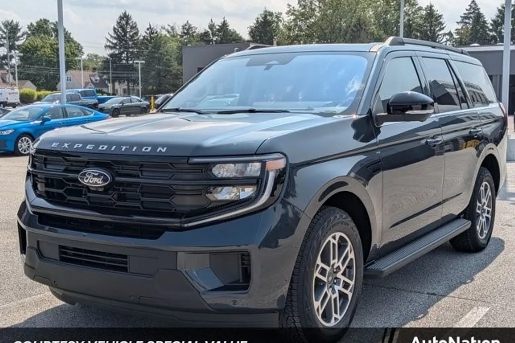2025 Ford Expedition photo 1