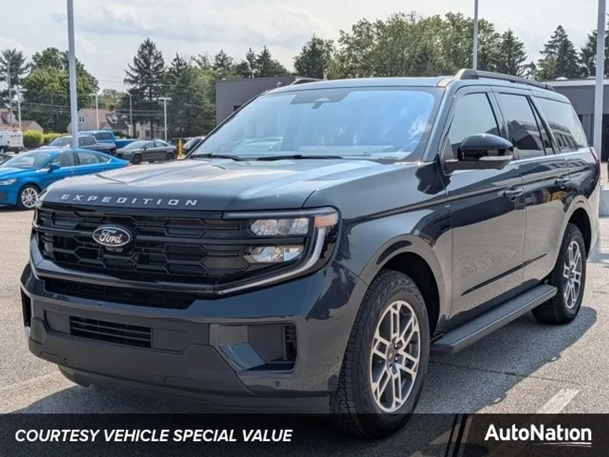 2025 Ford Expedition photo 1