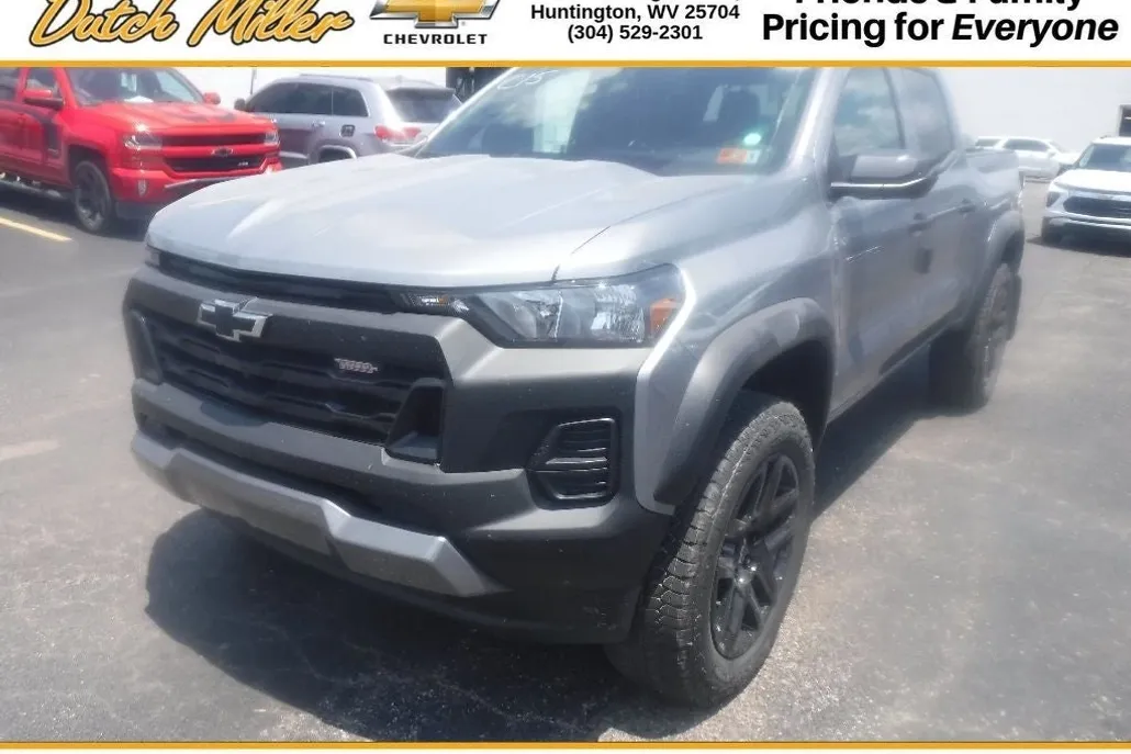 2025 Chevrolet Colorado Trail Boss photo 1
