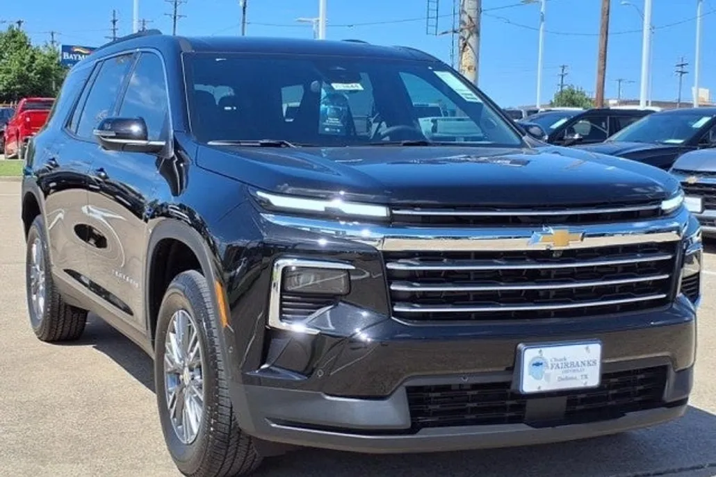 2025 Chevrolet Traverse photo 1