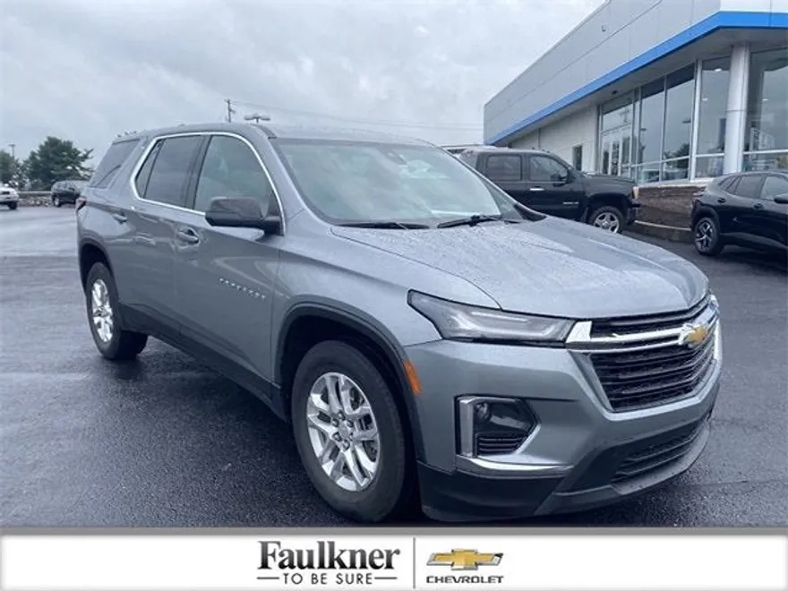 2023 Chevrolet Traverse 1LS photo 1