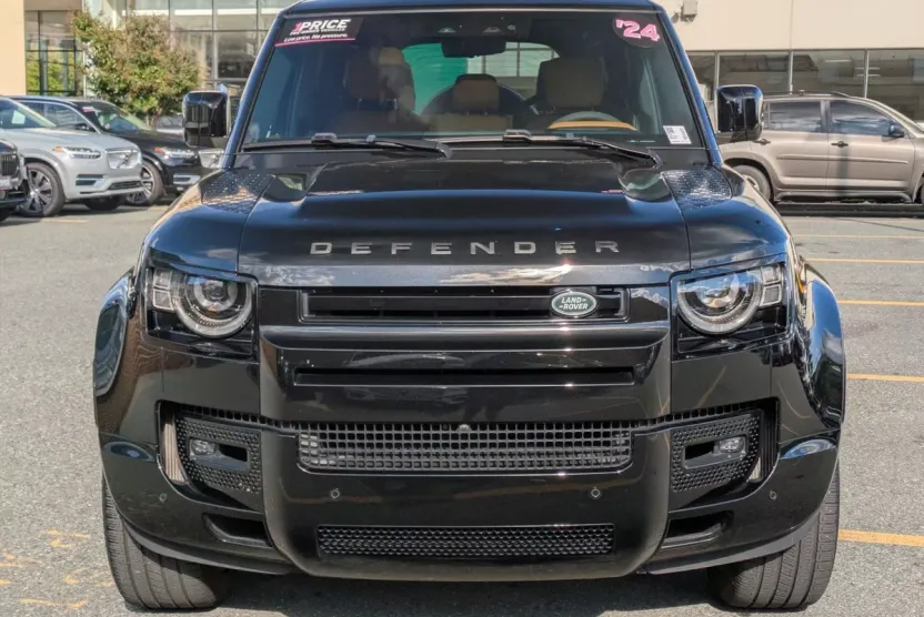 2024 Land Rover Defender 110 V8 photo 1