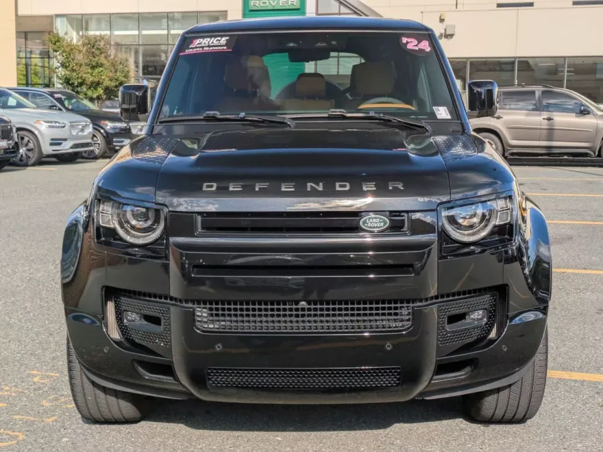 2024 Land Rover Defender 110 V8 photo 1