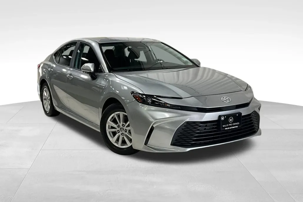 2025 Toyota Camry SE photo 1