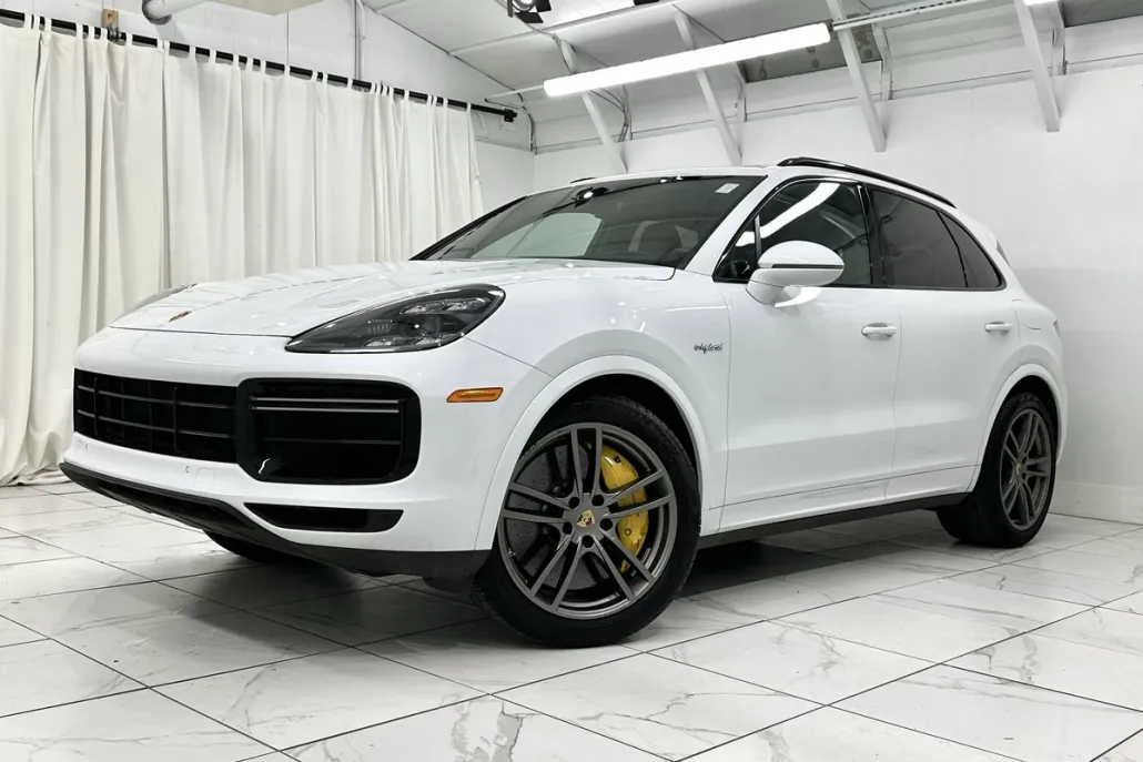 2021 Porsche Cayenne Turbo S E-Hybrid photo 1
