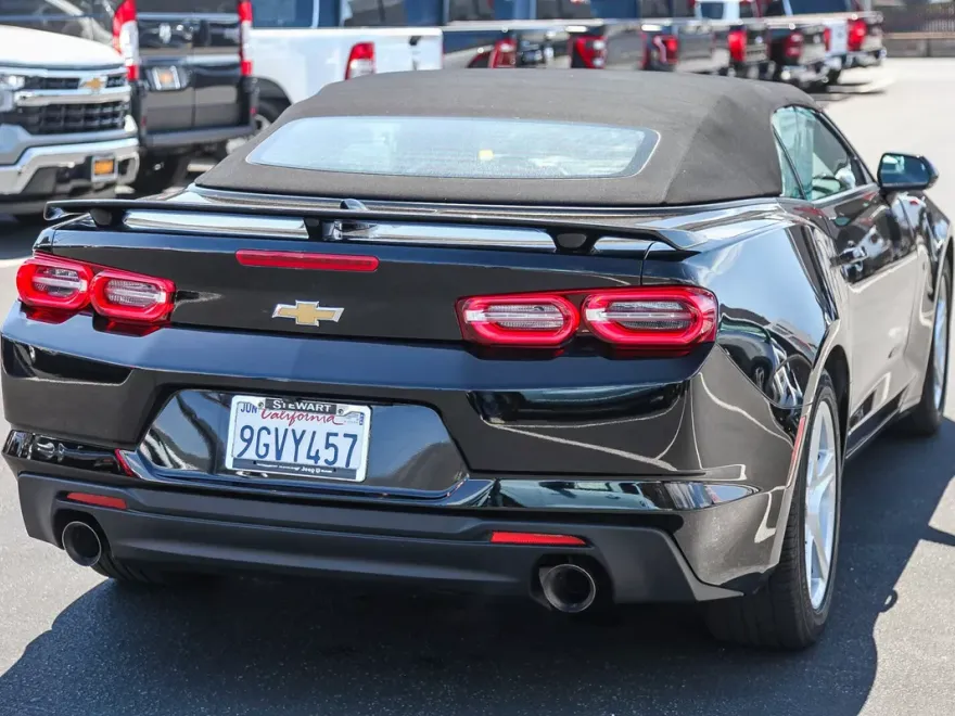 2023 Chevrolet Camaro 1LT photo 1