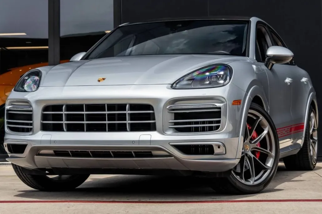 2023 Porsche Cayenne GTS Coupe photo 1