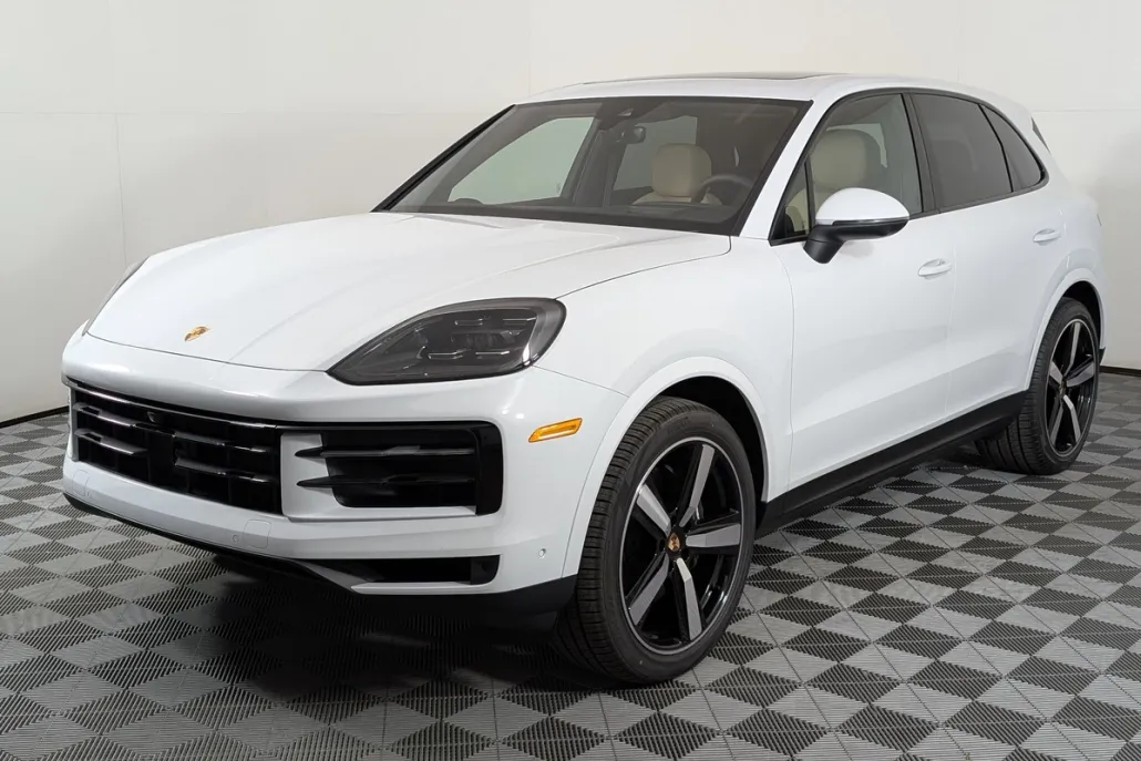 2025 Porsche Cayenne photo 1