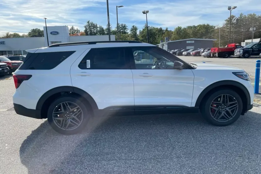 2025 Ford Explorer ST photo 1
