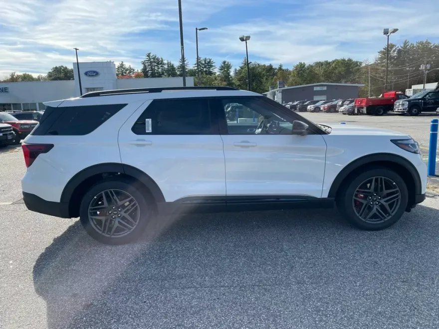 2025 Ford Explorer ST photo 1